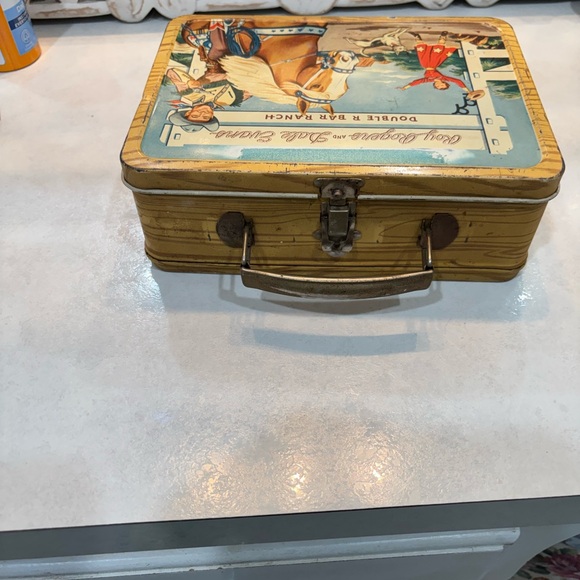 Double R Bar Ranch Lunchbox - Picture 2 of 3